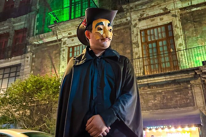 Day of the Dead, Legends & Ghosts Mystery tour - Stop 3: Plaza de la Constitución (El Zócalo) and a legend in the square