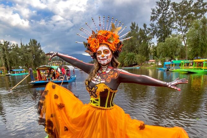 Day of the Dead Night in Xochimilco: Dinner & beer tasting - English and group size: a practical match for most parties