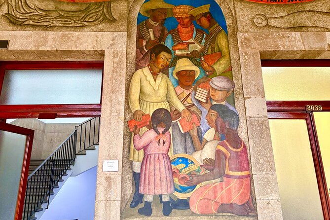 Diego Rivera's murals, hidden treasures - Guides make the murals click: David and Laila