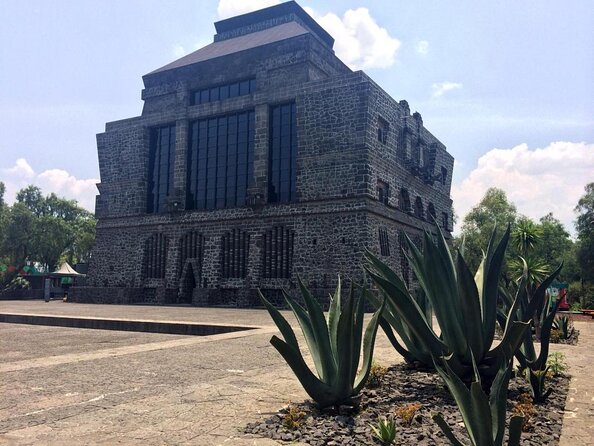 Diego Rivera Studio & UNAM Murals Tour with Admission Tickets - Entering Diego Rivera and Frida Kahlo’s studio museum in San Ángel