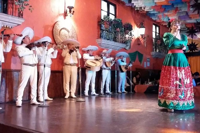 Dinner at a panoramic restaurant and show at Plaza de los Mariachis - Tips to make the most of the night