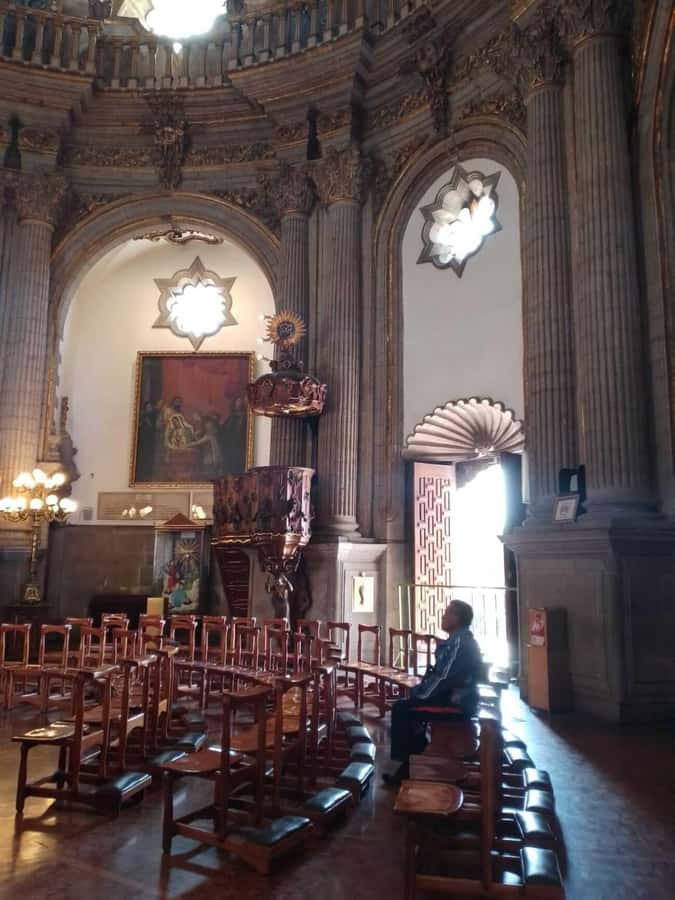 Discover the iconic Basilica of Guadalupe in Mexico City. - Chapels and the Virgin of Guadalupe image