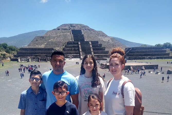 El mejor Tour Privado, Piramides de Teotihuacán y Basílica. ! - Teotihuacán’s Causeway, Pyramids, and Big-View Payoff