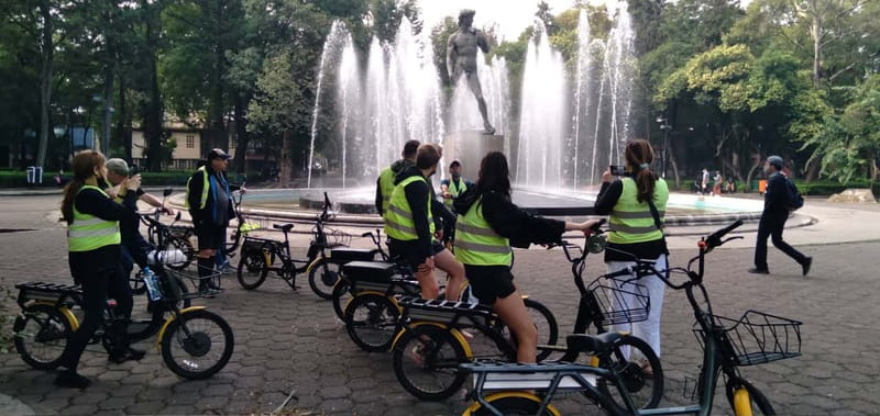 Electric Bike City Tour with a taco stop. - From plazas to the historic center: Río de Janeiro, República, and the Zócalo