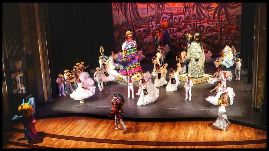 Enjoy the Folkloric Ballet at the Palacio de Bellas Artes - Should You Book the Ballet Folklórico de México at Bellas Artes?