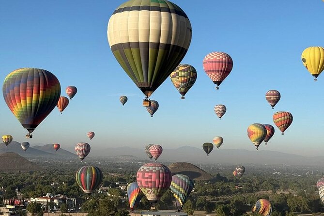 Eternal Experience Balloon flight over the Teotihuacan Pyramids - Teotihuacán with a guide: outdoors time and Moon Pyramid climb