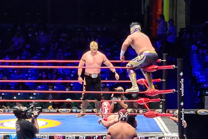 EXCLUSIVE TOUR Lucha Libre! - Small Groups - Arena México in 4 hours: what this tour really buys you