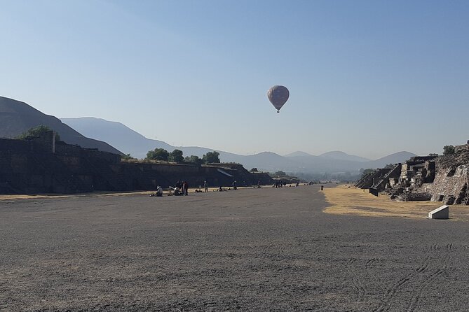 Flight in Globe, visit archaeological area, breakfast and transport - Why Teotihuacan feels easiest with a balloon + guide combo