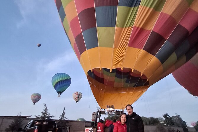 Flight in Globe, visit archaeological area, breakfast and transport - Walking Teotihuacan for two hours: pacing that avoids the burnout