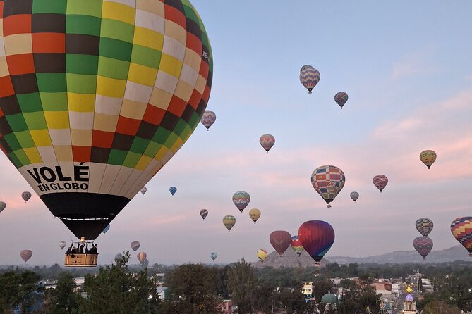 Flight in Globe, visit archaeological area, breakfast and transport - Breakfast included: more than just a meal