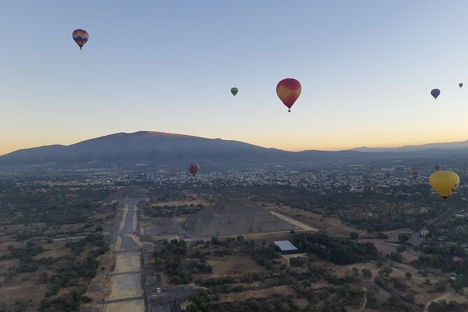 Flight in Globe, visit archaeological area, breakfast and transport - Price and value: what you’re really paying for