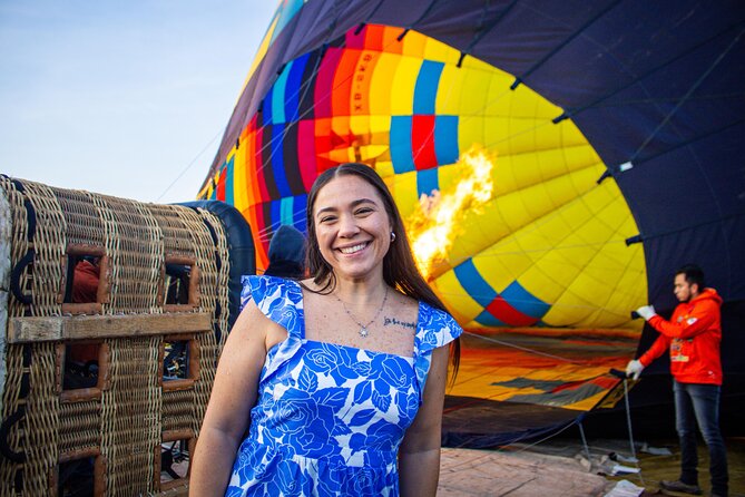 Flight + Transportation + Breakfast + Tour and Pyramid Ascent. - Teotihuacan in 6 hours: what this plan really gives you