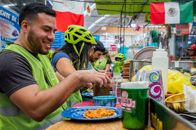 Foodie Lovers And Trendy CDMX E-bike Tour - Rolling into Chapultepec Forest for your first hour