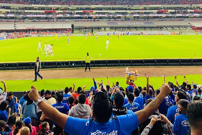 Football Soccer Matchday Experience in México City - Tailgate Time: Stadium Parking Lots, Fan Energy, and Photos