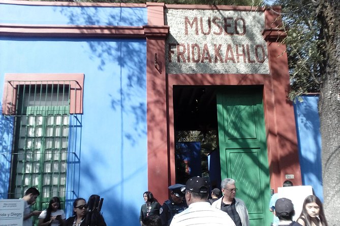 Frida Kahlo and Floating Gardens Tour with Transportation - Hotel pickup and air-conditioned transit: your sanity saver