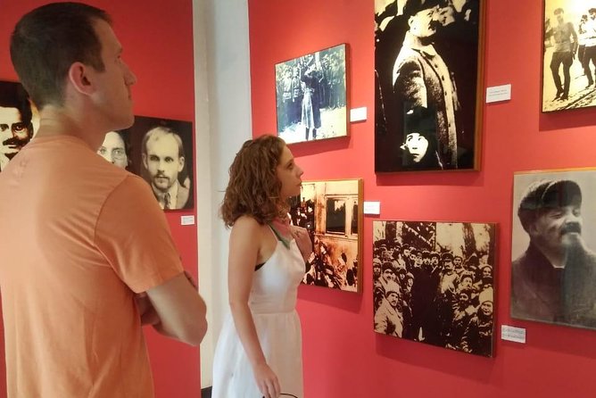 Frida Kahlo Museum and Diego Rivera Studio Tour with Admission Tickets - Small-group energy: what a group of 10 really buys you
