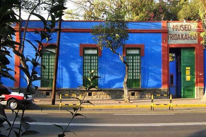 Frida Kahlo Museum and Diego Rivera Studio Tour with Admission Tickets - Step two at the Diego Rivera Studio: art meets modern architecture