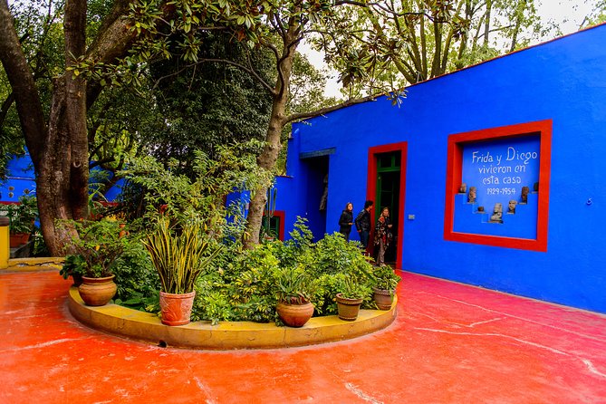 Frida Kahlo's House, Coyoacan and Xochimilco - All Day Tour - UNAM to Azteca and back: quick panoramas, quick hits