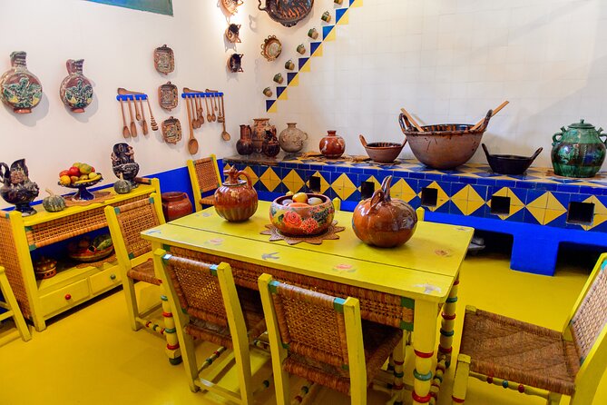 Frida Khalo Museum with Transportation and Culinary Experience - Coyoacán Market Toast and Flavored Water: A Real Local Meal Break