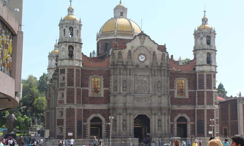 From CDMX: Hot air balloon ride, guided visits to Teotihuacan and Guadalupe - Photo stops, scenic moments, and the bottle of tequila later