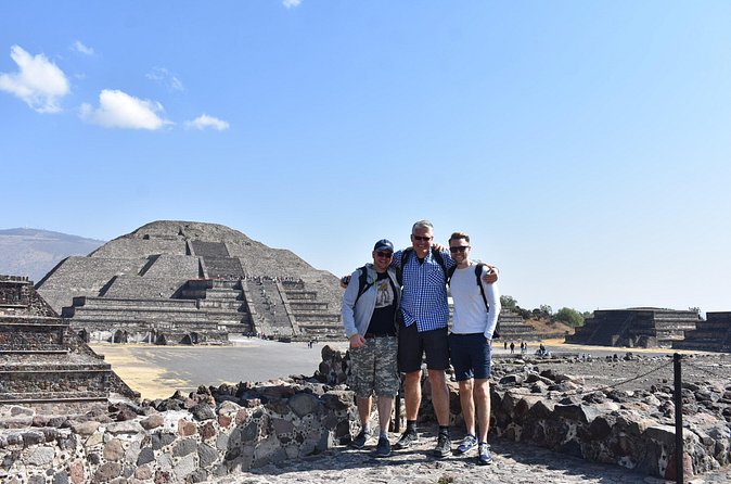 From cdmx: Teotihuacan and Basilica of Guadalupe all inclusive - Guides and drivers: the friendly part of the whole day