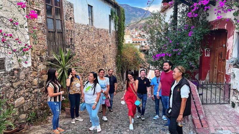 From Mexico City: 10-Hour Cuernavaca and Taxco Tour - Eternal Springtime in real life: warm weather, short walks, and photos