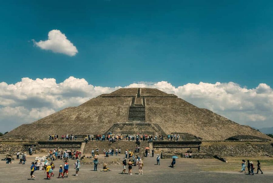 From Mexico City: Expedition with Early Access to Teotihuacan - Meeting at Hostal Amigo: an early start with real payoff