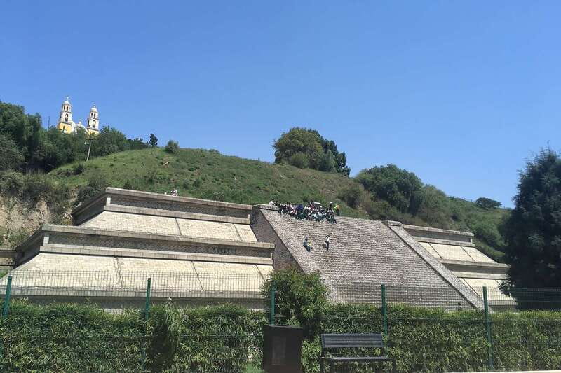 From Mexico City: Puebla and Cholula Day Tour - Getting there and back: vans, pickups, and the comfort math