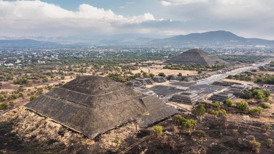 From Mexico City: Tour of Teotihuacan and Basilica of Guadalupe - Getting there: pickups, van/bus comfort, and time on the road