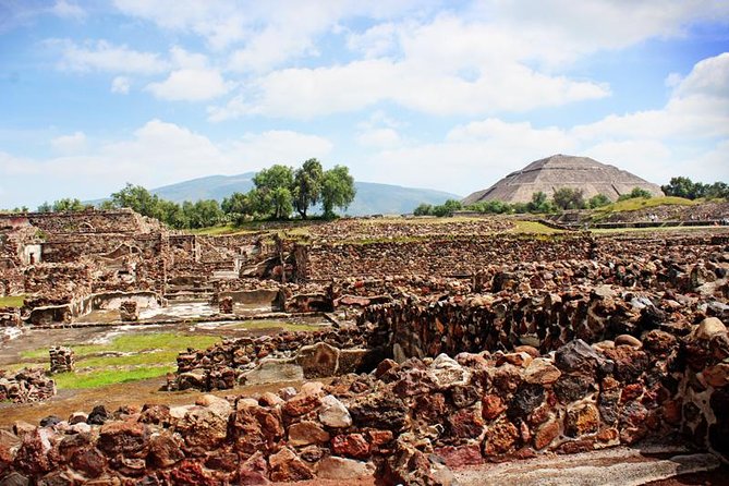 Full-Day Teotihuacan & Basilica Guadalupe Tour - Basilica de Santa María de Guadalupe: pilgrimage energy and realistic time limits