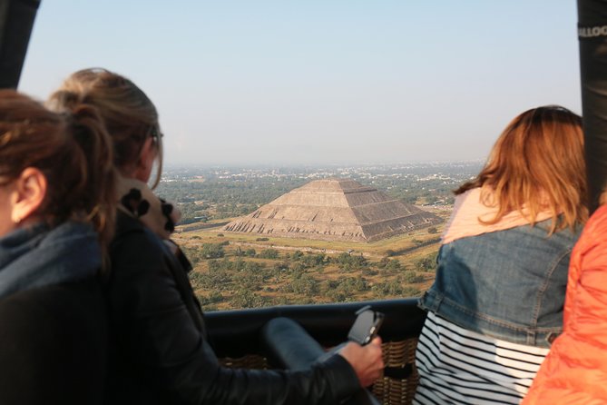 Full-Day Teotihuacan Hot Air Balloon Tour from Mexico City Including Transport - Landing, certificate, and the champagne toast + breakfast rhythm