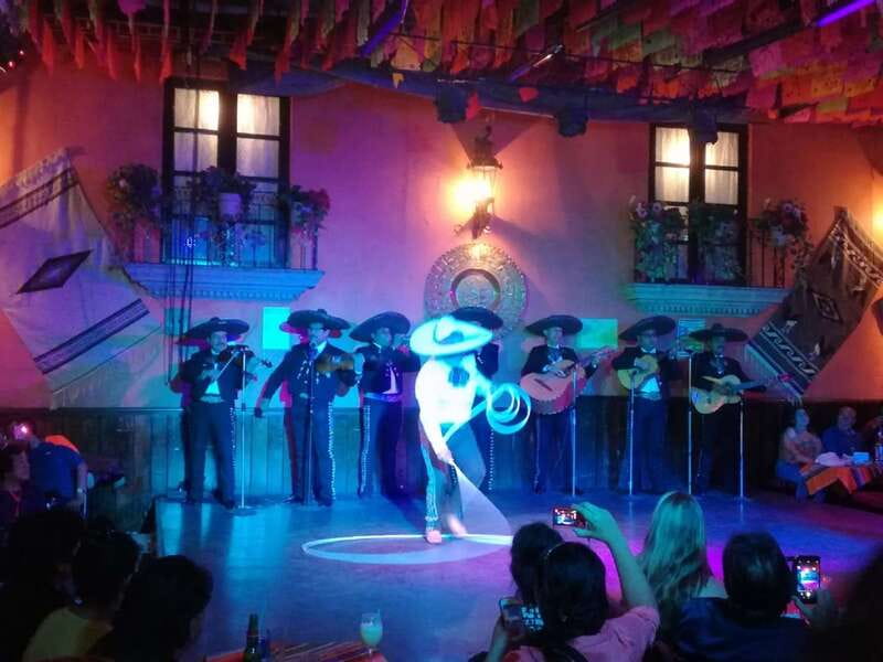 Garibaldi by Night - Mexico City - Inside the night show: mariachi variety and folkloric atmosphere