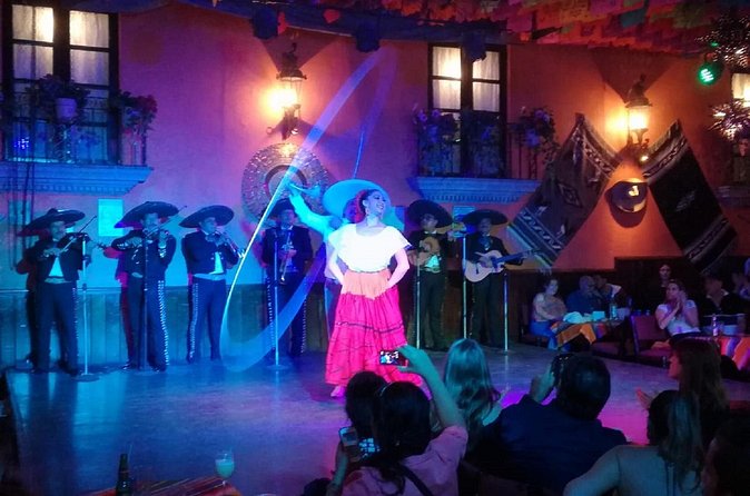 Garibaldi Night Tour - Stop 1 at Plaza Garibaldi: live music in the open air