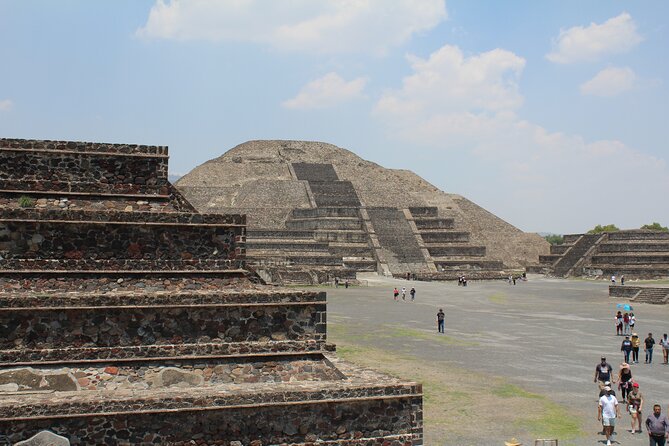 Group Tour from Teotihuacán, Basílica de Guadalupe and Tlatelolco - Tlatelolco and the Three Cultures Square: the quickest way to get bearings