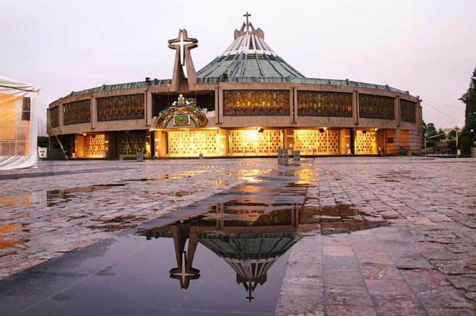 Guadalupe Shrine Tour - Tepeyac Hill climb: the story’s starting point, with moderate effort