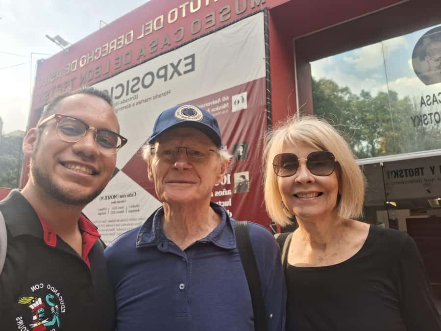 Guided Tour Coyoacan neighborhood and Leon Trotsky Museum - Meeting point at the Fuente de los Coyotes (and how to spot your guide)