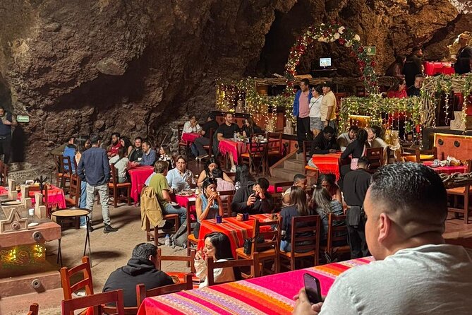 Guided tour EN Teotihuacan - Breakfast EN cave-round transport - San Juan Teotihuacán breakfast stop: cave or terrace, plus photos