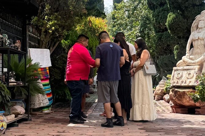 Guided tour EN Teotihuacan - Breakfast EN cave-round transport - Language, guide support, and how the day stays manageable
