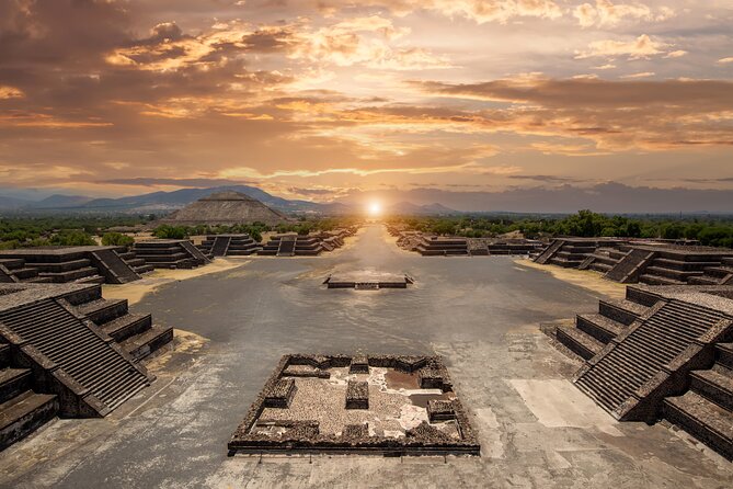 Guided Tour in Pyramids + Transportation + Breakfast in Cueva - Quick hits before you go