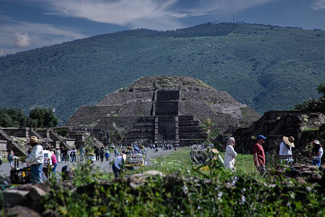 Guided Tour in Pyramids + Transportation + Breakfast in Cueva - Should you book this pyramids tour with La Cueva breakfast?