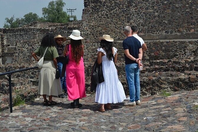 Guided Tour in Teotihuacan with Cave Breakfast and Transportation - The Teotihuacan guided tour: Sun, Quetzalcoatl, murals, and the Moon Pyramid climb