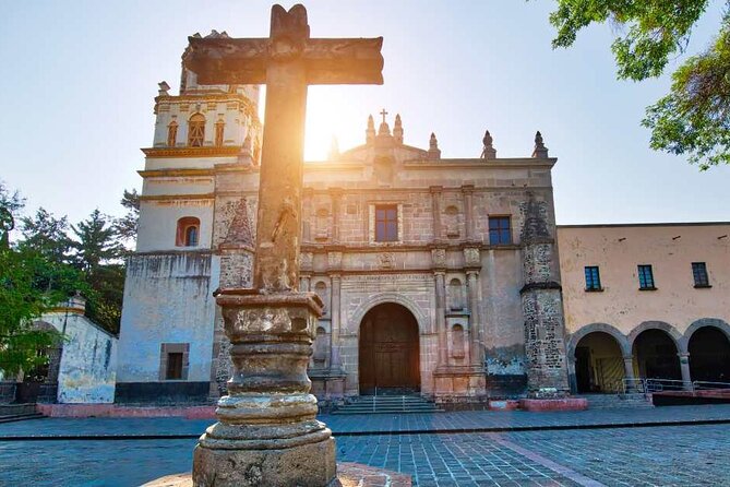 Guided Tour of Coyoacan and Leon Trotsky Museum - Town hall time in Coyoacán: local power, not just pretty streets