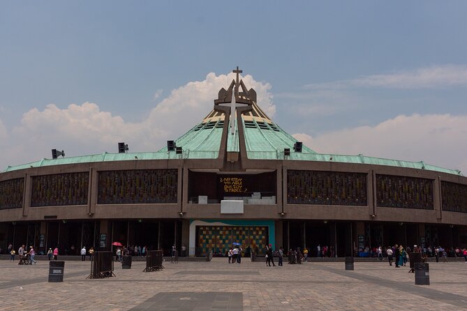 Guided tour of the Basilica of Guadalupe and Museum of Art - Stop 4: Capilla del Cerrito, Murals and the Best View Angle