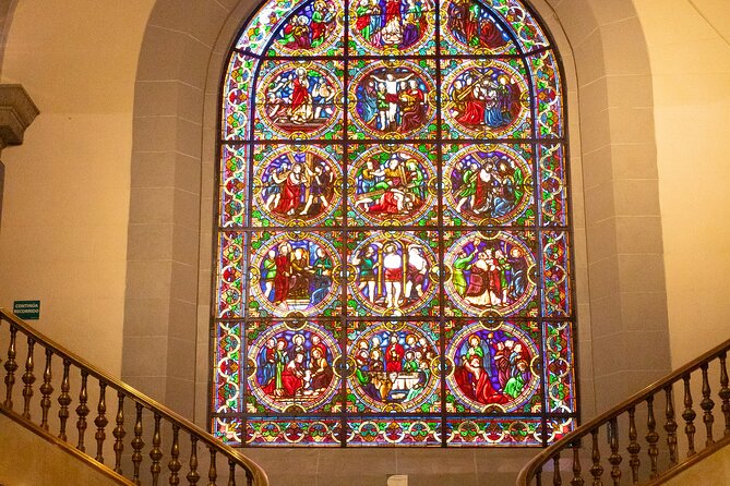 Guided tour of the Basilica of Guadalupe and Museum of Art - Stop 1: Basilica de Santa Maria de Guadalupe, Architecture and Key Chapels