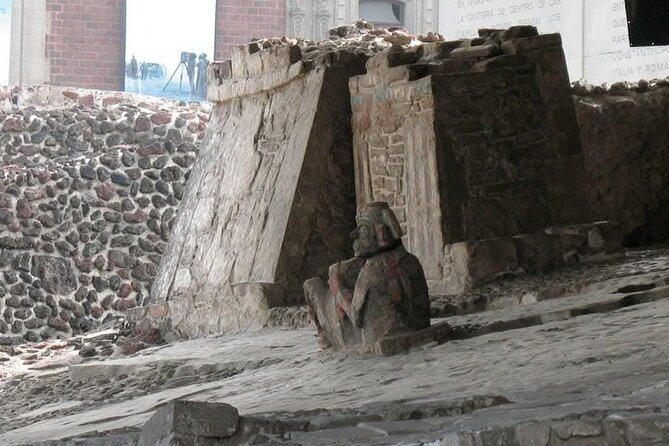 GUIDED TOUR PLUS in RUINS "TEMPLE MAJOR" with OFFICIAL GUIDES - The guide is the product here: ENAH training and teaching style