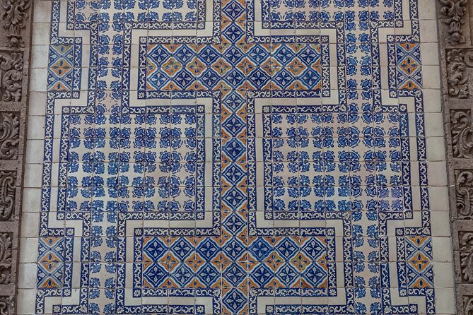 Guided Tour Zócalo to Palaces, Churches and Pyramids - Palacio Postal and the national symbols stamped into art