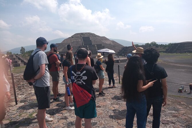Guided Walking Tour to the Archaeological Zone of Teotihuacán - The Pyramid of the Sun: the big moment, explained instead of just stared at