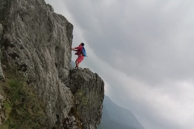 Hiking adventure in CDMX - Tunnels, Caves, and the 30-Meter Staircase (Plus Harness and Helmet)