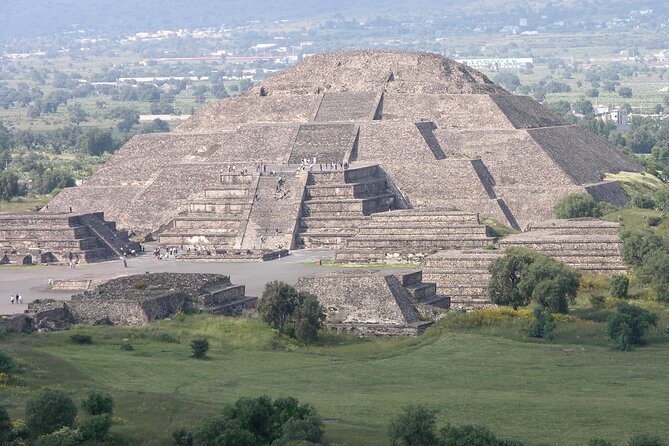 Historical downtown Mexico City & Teotihuacan Pyramids Mezcal tasting - Starting with Palacio de Bellas Artes: arts and architecture as your warm-up