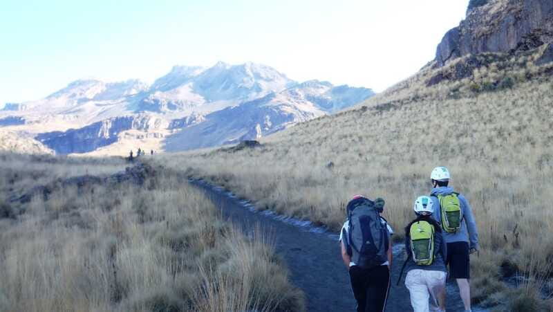 Iztaccihuatl Guided Climb - Altitude and steep exposure: your gear list matters more than you think